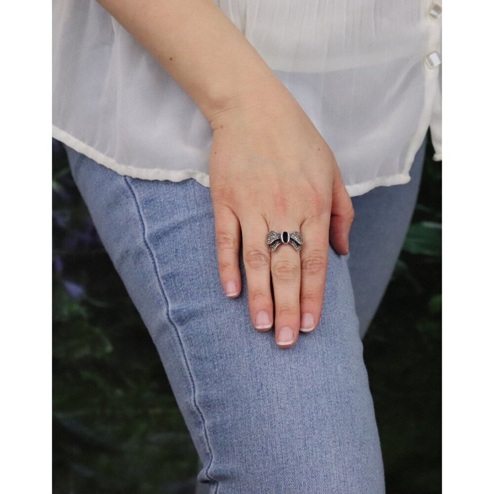 Sterling Silver Onyx and Marcasite Bow Ring Size 8 1/4 - Picture 4 of 7